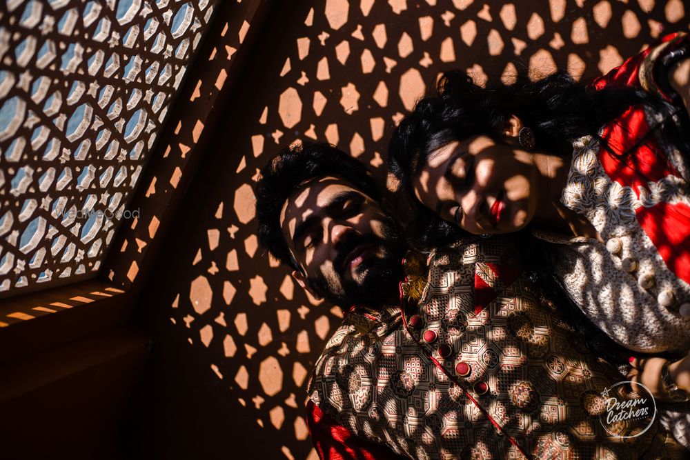 Photo From Varsha & Mitesh Pre-Wedding | Sets In The City - By Dreamcatchers Photography