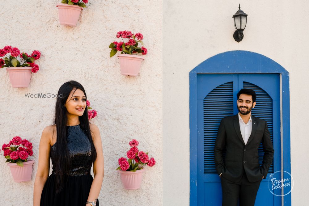 Photo From Varsha & Mitesh Pre-Wedding | Sets In The City - By Dreamcatchers Photography