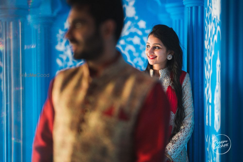 Photo From Varsha & Mitesh Pre-Wedding | Sets In The City - By Dreamcatchers Photography