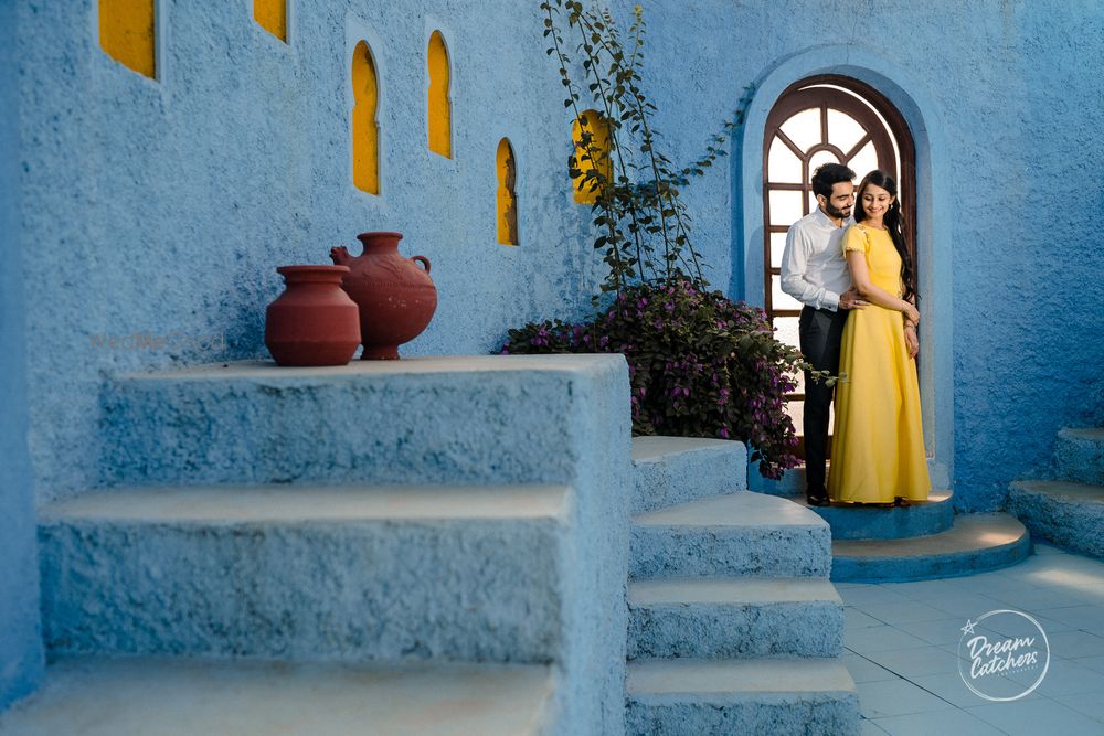 Photo From Varsha & Mitesh Pre-Wedding | Sets In The City - By Dreamcatchers Photography