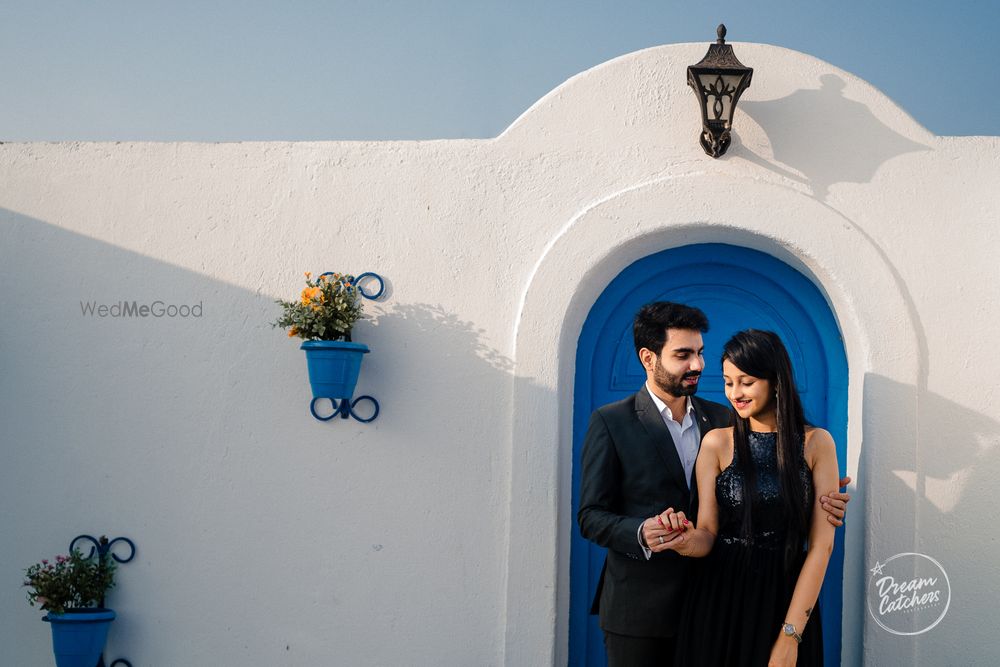 Photo From Varsha & Mitesh Pre-Wedding | Sets In The City - By Dreamcatchers Photography
