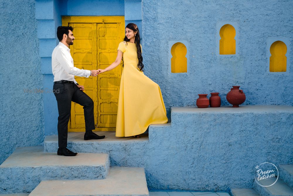 Photo From Varsha & Mitesh Pre-Wedding | Sets In The City - By Dreamcatchers Photography