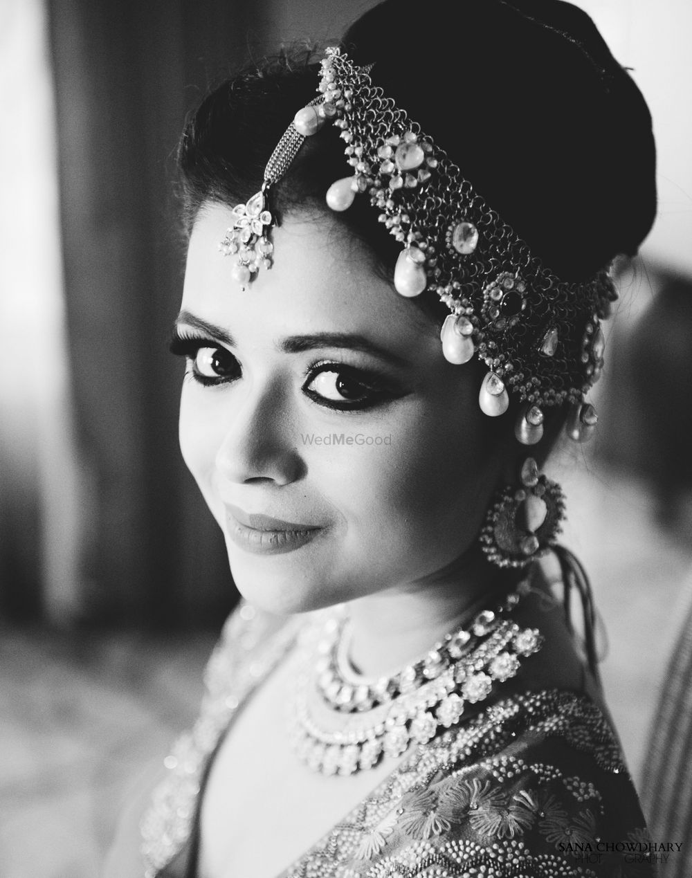Photo of Black and white bridal photo with side mathapatti