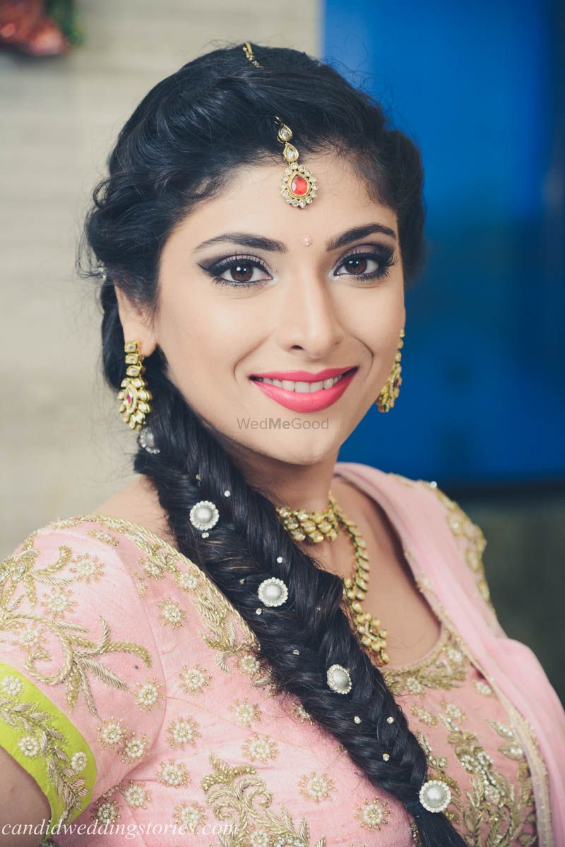 Photo of Bride with fishtail braid with accessories for mehendi