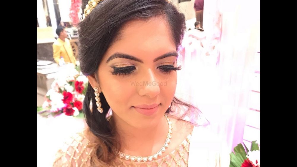 Naira Manghani - Makeup Artist