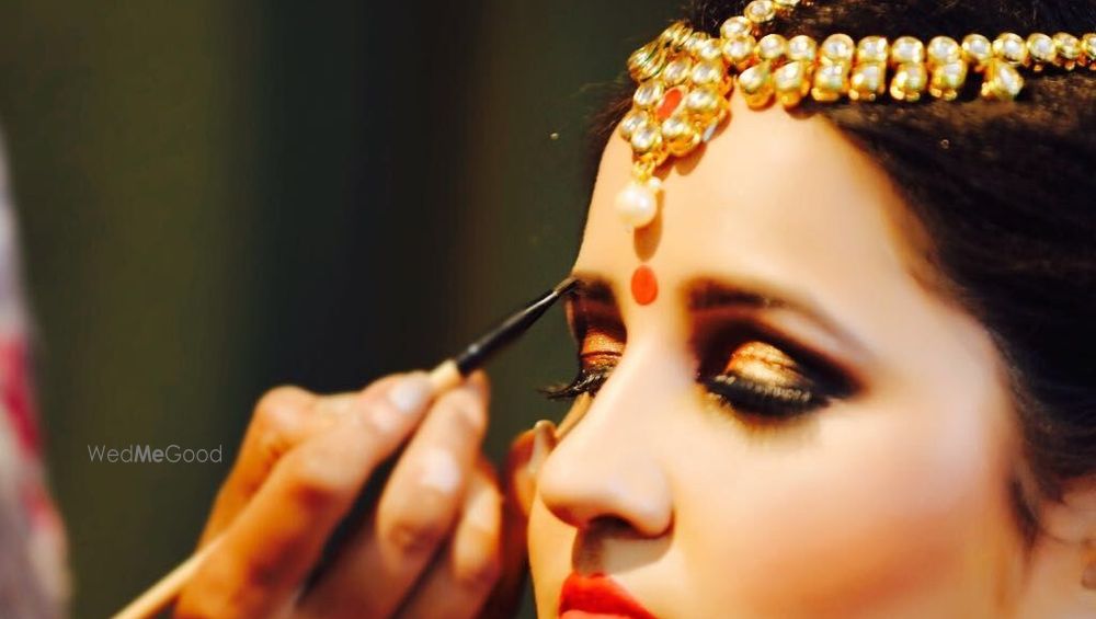 Roots Salon Price & Reviews Chandigarh Makeup Artist