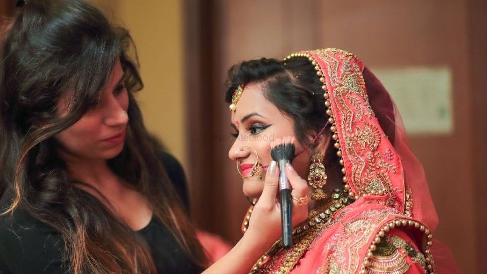 Aanchal Makeovers and Salon