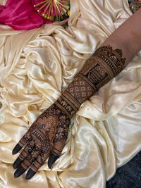 review-Henna by Khushboo Shah