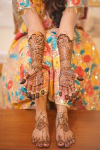 review-Bridal Mehendi Design 