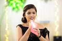 review-Anchor Bharti Narang
