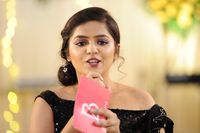 review-Anchor Bharti Narang