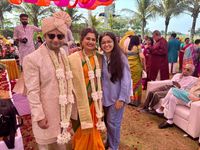 review-Anchor Bharti Narang