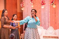 review-Anchor Bharti Narang