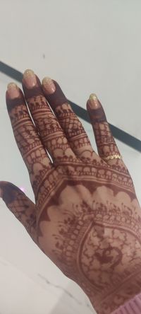 review-image-0-Harsha Mehendi Artist