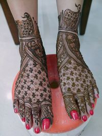 review-image-0-B2 Professional Mehandi Artist