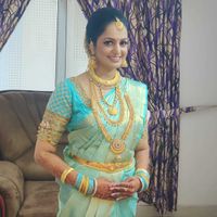 review-Beauty Stylist Sneha Shetty