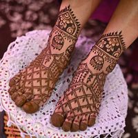 review-image-0-Mehendi Artist Anoushka