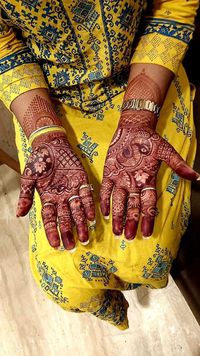 review-Akash Mehandi Arts