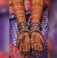 review-image-0-Vaishali Mehendi Artist