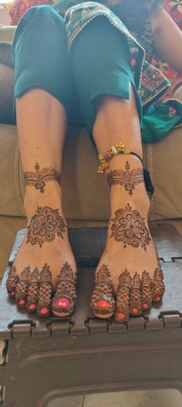 review-image-0-Zaira Mehendi Artist