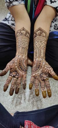 review-image-1-Dirgha's Mahendi Art