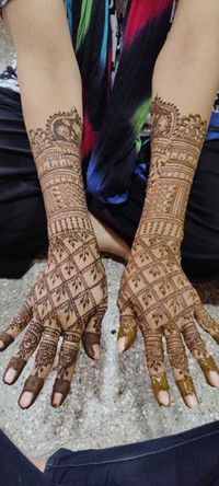 review-image-0-Dirgha's Mahendi Art