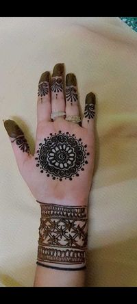 review-image-0-Mehndi by Priti