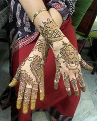 review-image-0-Amar Mehndi Artist