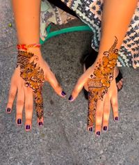 review-Krishna Mehandi Artist