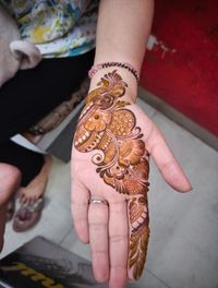 review-Krishna Mehandi Artist