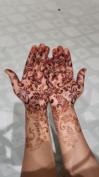 review-image-0-Sadia Ali Mehandi Artist