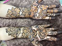 review-image-0-Sadia Ali Mehandi Artist