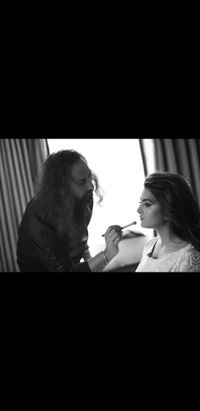 review-Guru Makeup Artist