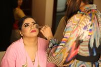 review-Dream Makeovers by Kavya
