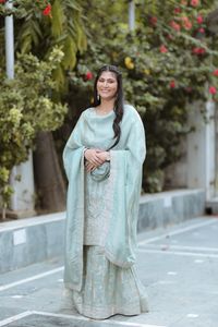 review-Makeovers by Meenu Jain