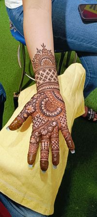 review-Laxman Mehendi Artist