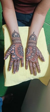 review-image-0-Laxman Mehendi Artist