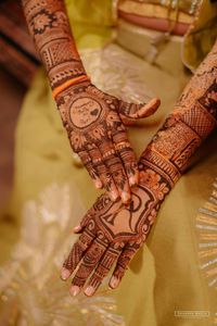 review-Raj Mehendi Artist