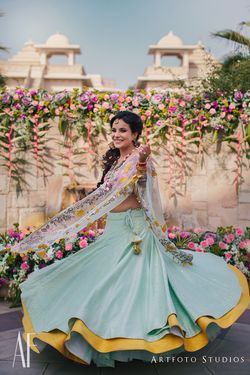 Bridal Mehndi Dresses - Latest Ideas for Mehndi Outfits