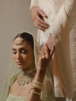 Photo of Bride in offbeat polki jewellery with nude makeup for her sage  green lehenga