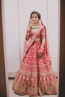 45+ Lehenga Dupatta Draping Styles - Learn Different Ways  Indian wedding  outfits, White bridal, Dupatta draping styles