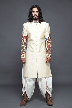 Best Engagement Dress for Groom Photos