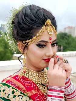 Vikita Gujarati Bride Le Mota