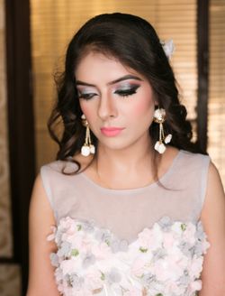 Aggregate 142+ silver gown makeup latest