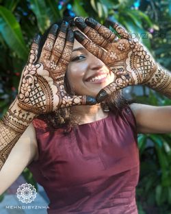 Mehendi Poses for Bride! - Mehndi Design lovers | Facebook