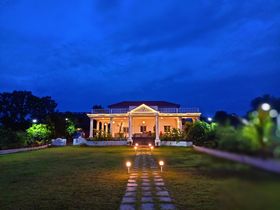 Utopia,The Royal Farmvilla