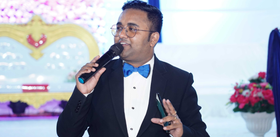 Compere Mathew Santamaria