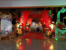 Royal Roots Resort