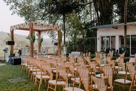 The Genda Story - Decor