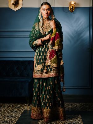 Dark green outlet mehndi dresses
